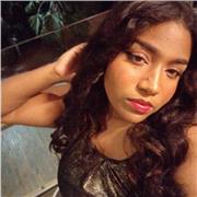 Profesor de básica primaria imparte clases generales a niños